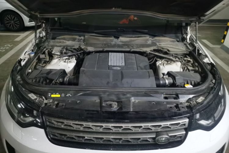 Used Land Rover Discovery 2019 3.0 SC V6 SE Engine Bay