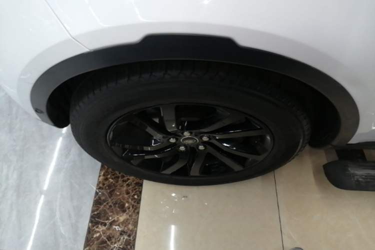 Used Land Rover Discovery 2019 3.0 SC V6 SE Exterior 4