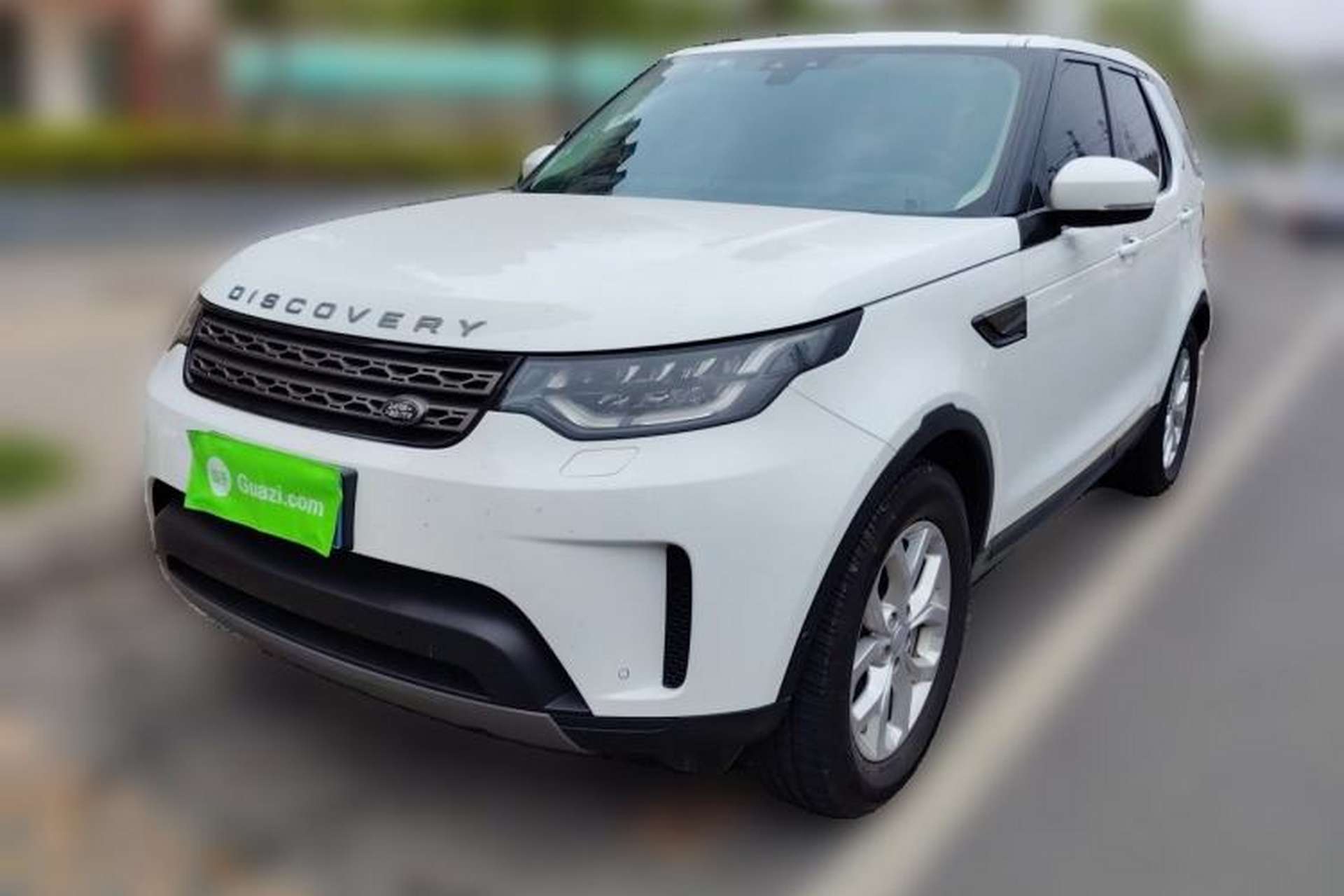 Used Land Rover Discovery 2019 3.0 SC V6 SE Front Left 45 Deg