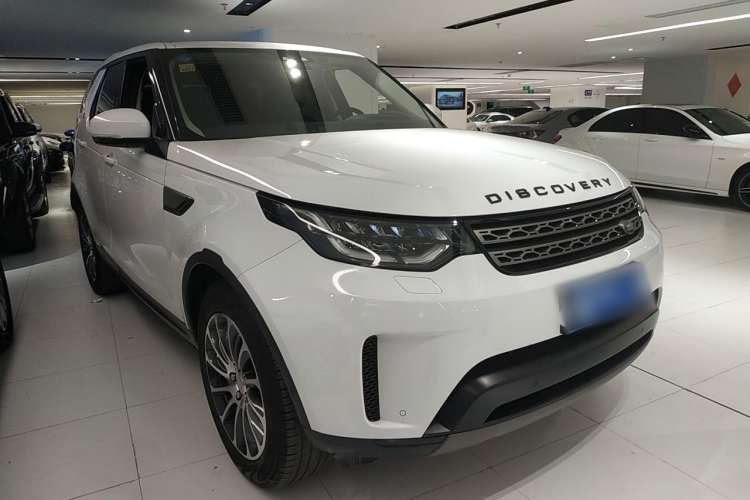 Used Land Rover Discovery 2019 3.0 SC V6 SE Front Right 45 Deg