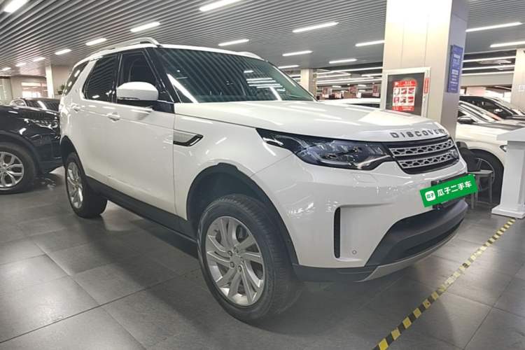 Used Land Rover Discovery 2019 3.0 SC V6 HSE Front Right 45 Deg