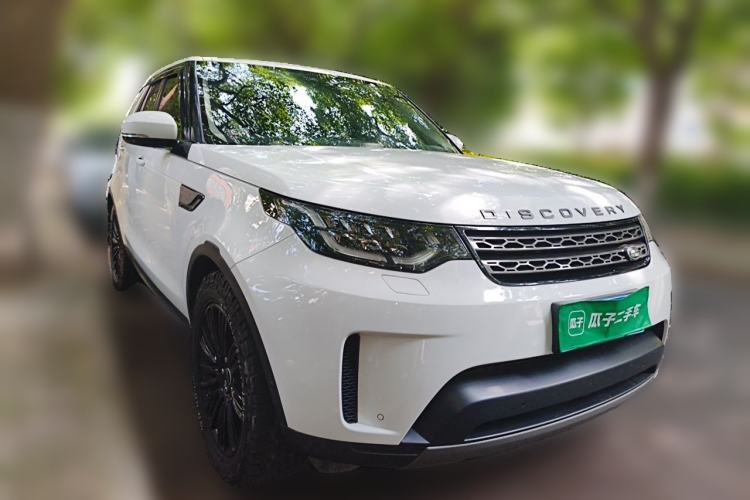 Used Land Rover Discovery 2019 2.0T SE Front Right 45 Deg