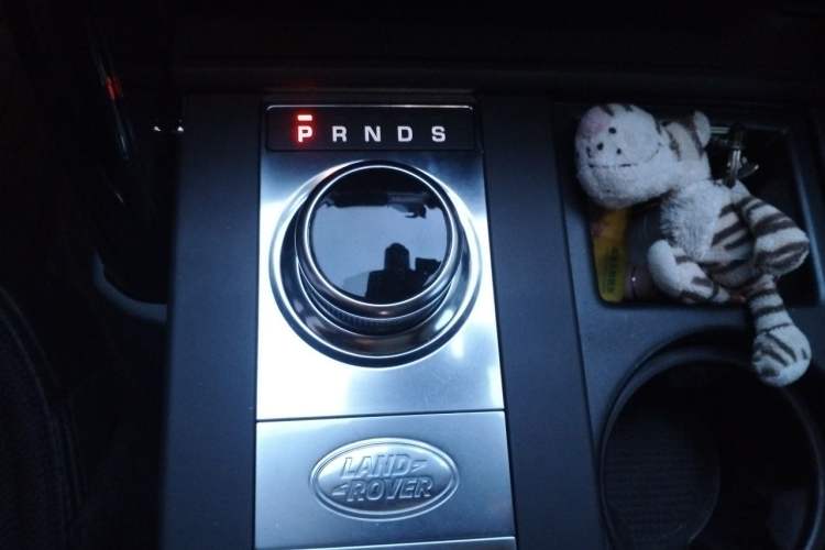 Used Land Rover Discovery 2019 3.0 SC V6 SE Gear Lever