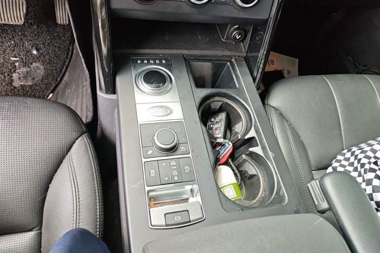Used Land Rover Discovery 2019 3.0 SC V6 SE Gear Lever
