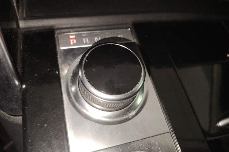 Used Land Rover Discovery 2019 3.0 SC V6 SE Gear Lever