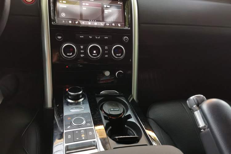 Used Land Rover Discovery 2019 3.0 SC V6 HSE Gear Lever