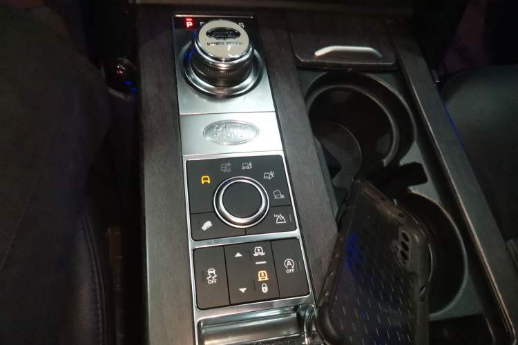 Used Land Rover Discovery 2019 3.0 SC V6 SE Gear Lever