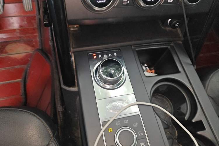 Used Land Rover Discovery 2019 3.0 SC V6 SE Gear Lever