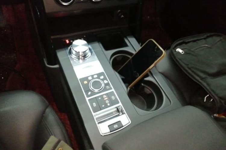 Used Land Rover Discovery 2019 3.0 SC V6 SE Gear Lever