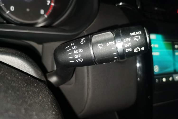 Used Land Rover Discovery 2019 3.0 SC V6 SE Gear Lever