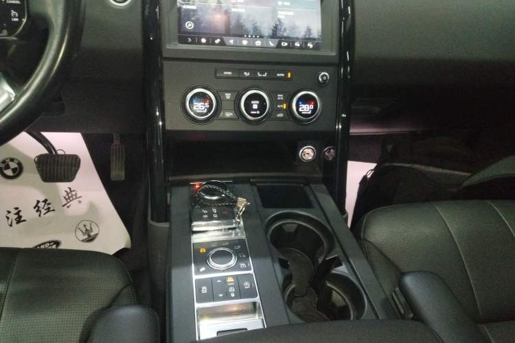 Used Land Rover Discovery 2019 3.0 SC V6 SE Gear Lever