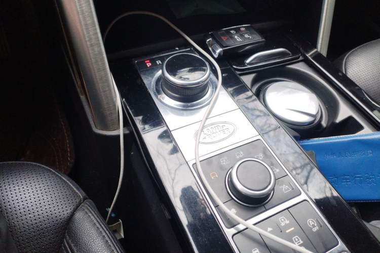 Used Land Rover Discovery 2019 3.0 SC V6 HSE Gear Lever