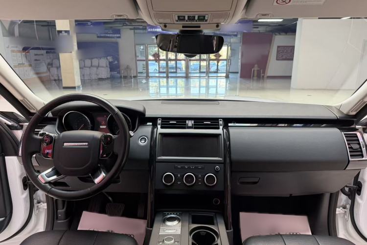 Used Land Rover Discovery 2019 3.0 SC V6 SE Interior 1