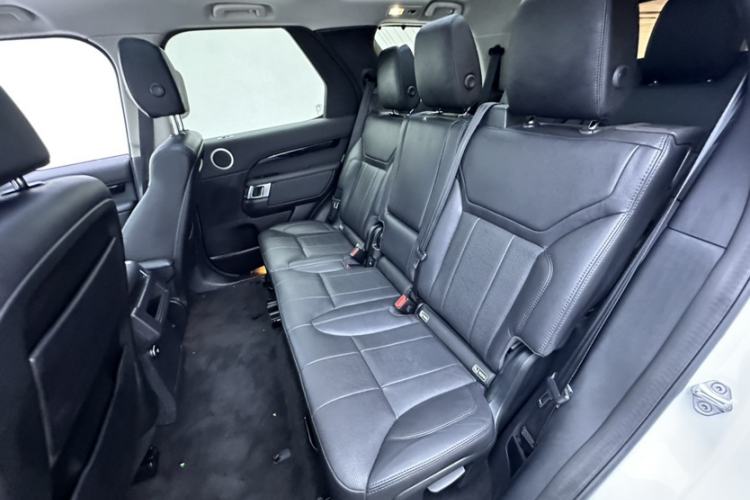 Used Land Rover Discovery 2019 3.0 SC V6 SE Interior 1