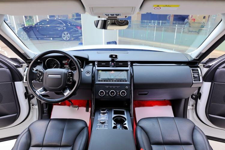 Used Land Rover Discovery 2019 3.0 SC V6 SE Interior 1