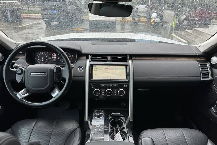 Used Land Rover Discovery 2019 3.0 SC V6 HSE Interior 1