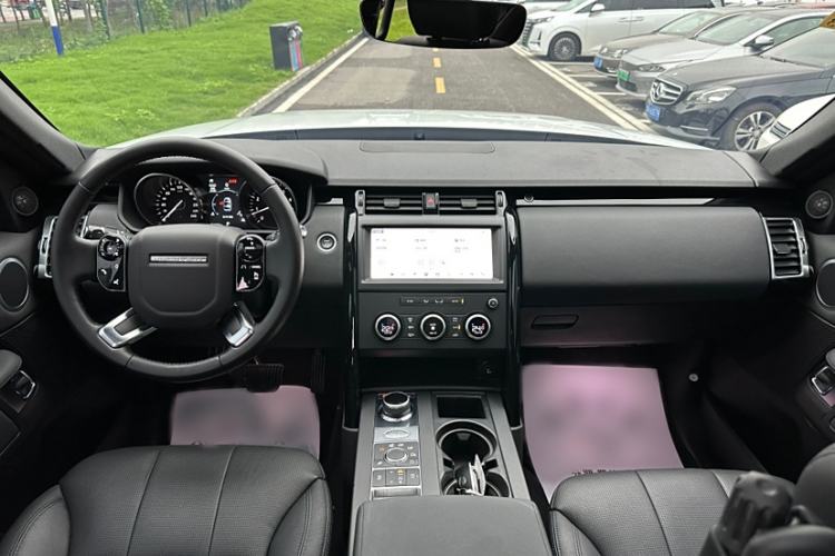 Used Land Rover Discovery 2019 3.0 SC V6 SE Interior 1