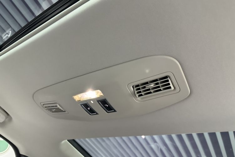 Used Land Rover Discovery 2019 3.0 SC V6 HSE Interior 1
