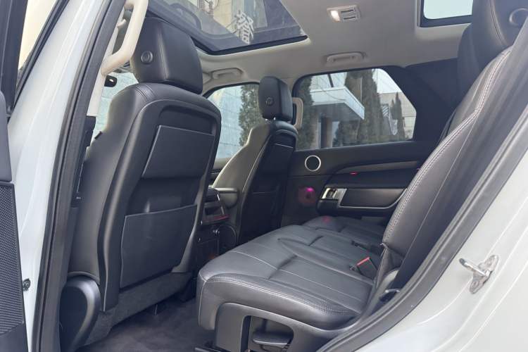 Used Land Rover Discovery 2019 3.0 SC V6 SE Interior 10