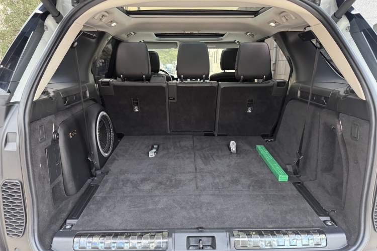 Used Land Rover Discovery 2019 3.0 SC V6 SE Interior 11