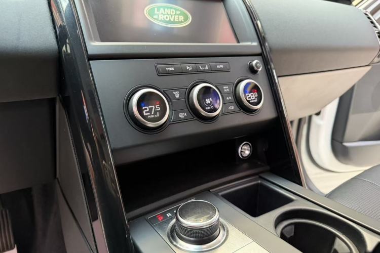 Used Land Rover Discovery 2019 3.0 SC V6 SE Interior 2