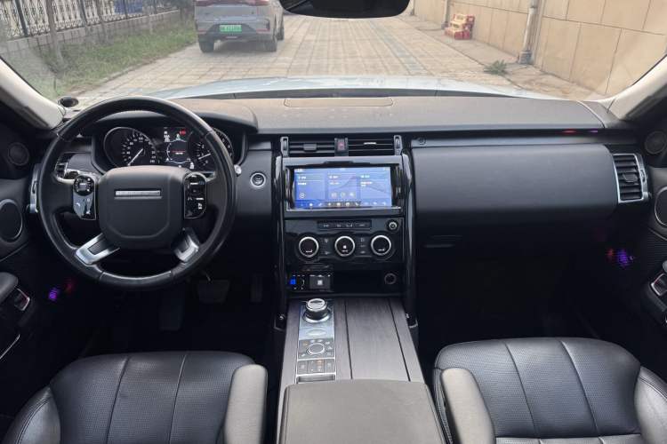 Used Land Rover Discovery 2019 3.0 SC V6 SE Interior 2