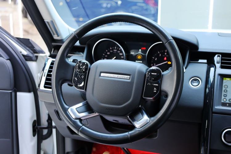 Used Land Rover Discovery 2019 3.0 SC V6 SE Interior 2