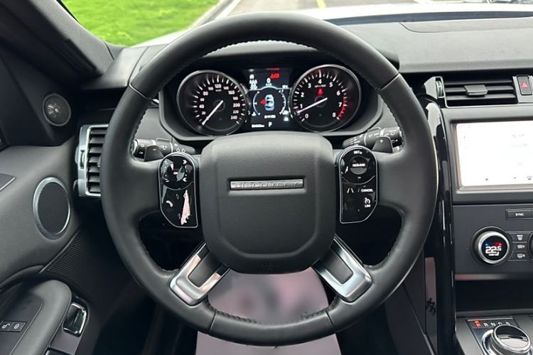 Used Land Rover Discovery 2019 3.0 SC V6 SE Interior 2