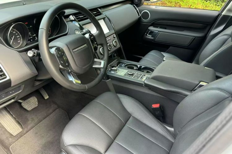 Used Land Rover Discovery 2019 3.0 SC V6 SE Interior 2