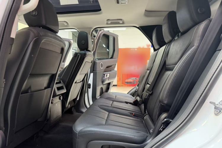 Used Land Rover Discovery 2019 3.0 SC V6 SE Interior 2
