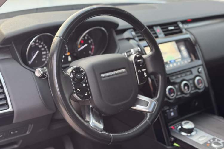 Used Land Rover Discovery 2019 3.0 SC V6 SE Interior 3
