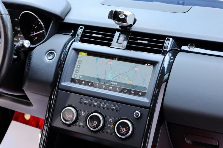 Used Land Rover Discovery 2019 3.0 SC V6 SE Interior 3