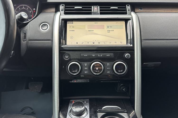 Used Land Rover Discovery 2019 3.0 SC V6 HSE Interior 3