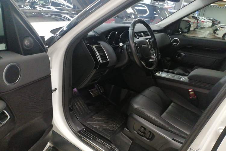 Used Land Rover Discovery 2019 3.0 SC V6 SE Interior 3