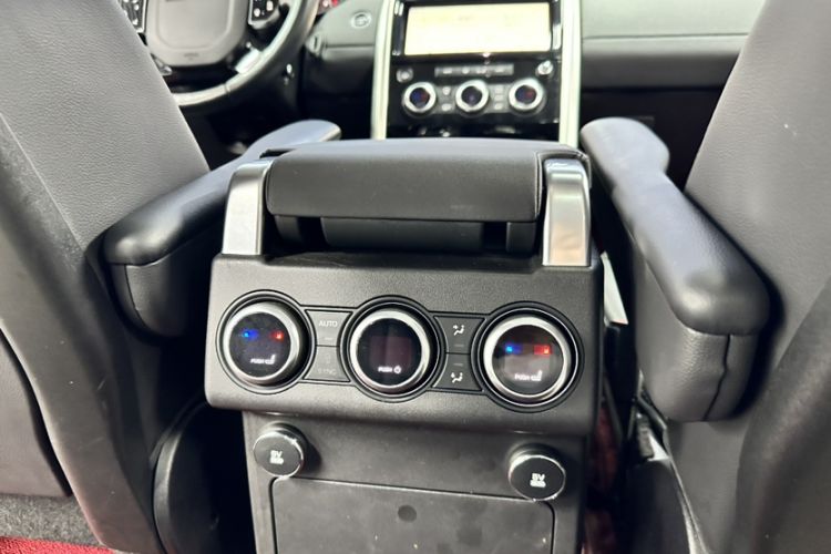 Used Land Rover Discovery 2019 3.0 SC V6 HSE Interior 3