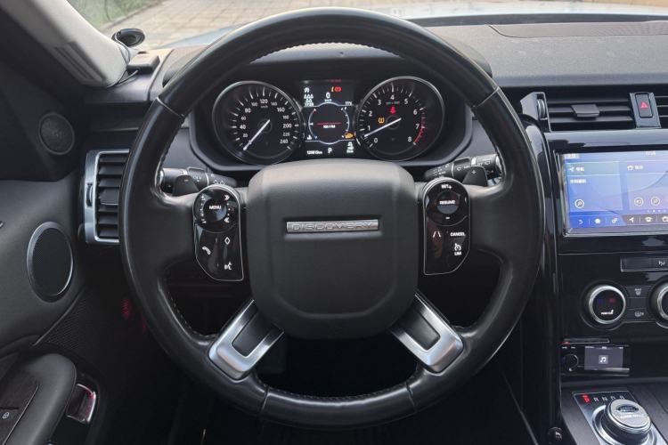 Used Land Rover Discovery 2019 3.0 SC V6 SE Interior 4