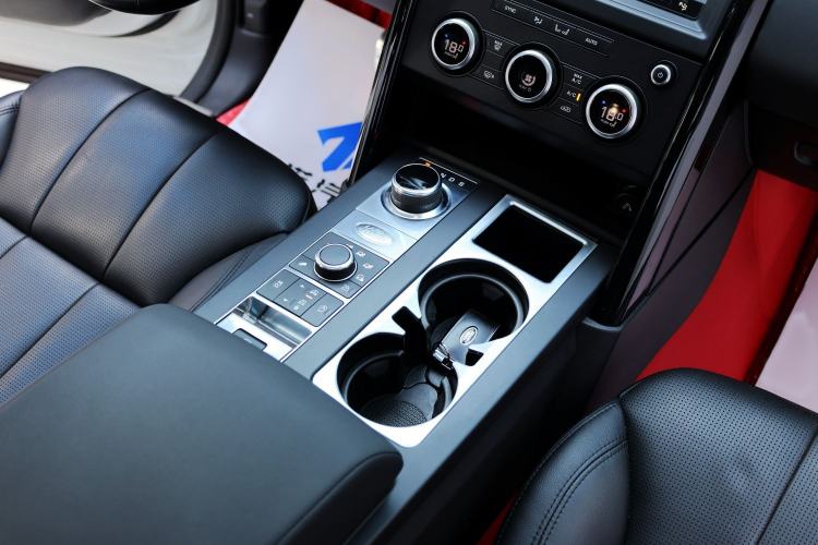 Used Land Rover Discovery 2019 3.0 SC V6 SE Interior 4