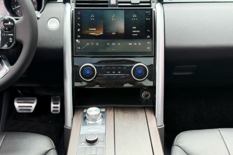 Used Land Rover Discovery 2019 3.0 SC V6 SE Interior 4