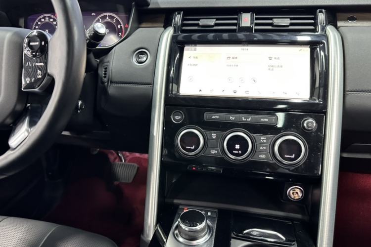 Used Land Rover Discovery 2019 3.0 SC V6 HSE Interior 4