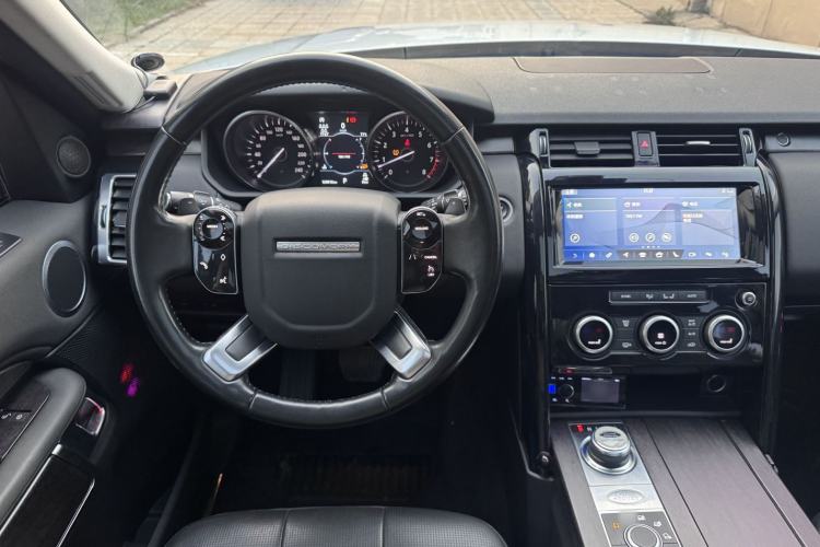 Used Land Rover Discovery 2019 3.0 SC V6 SE Interior 5