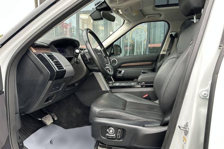 Used Land Rover Discovery 2019 3.0 SC V6 HSE Interior 5