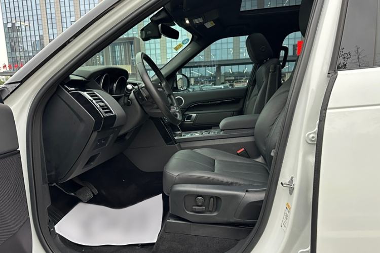 Used Land Rover Discovery 2019 3.0 SC V6 SE Interior 5