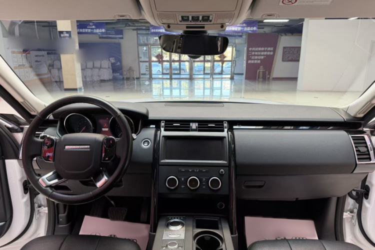 Used Land Rover Discovery 2019 3.0 SC V6 SE Interior 5