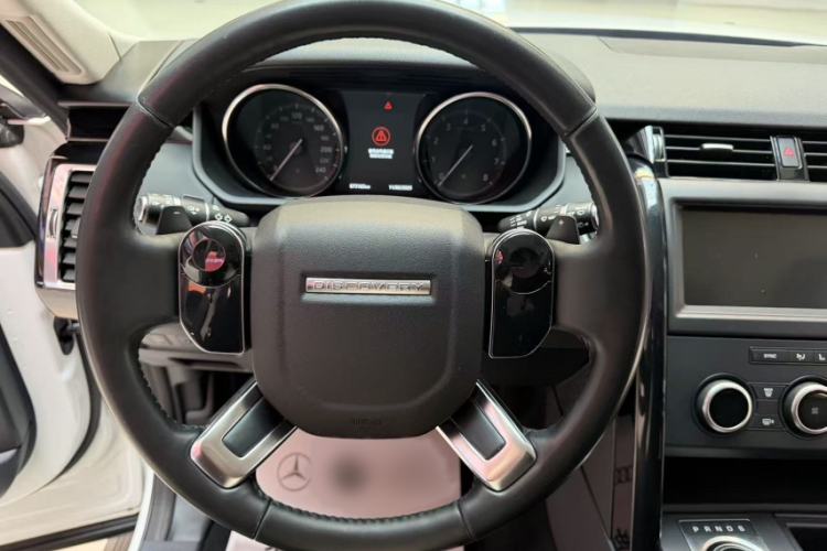 Used Land Rover Discovery 2019 3.0 SC V6 SE Interior 6