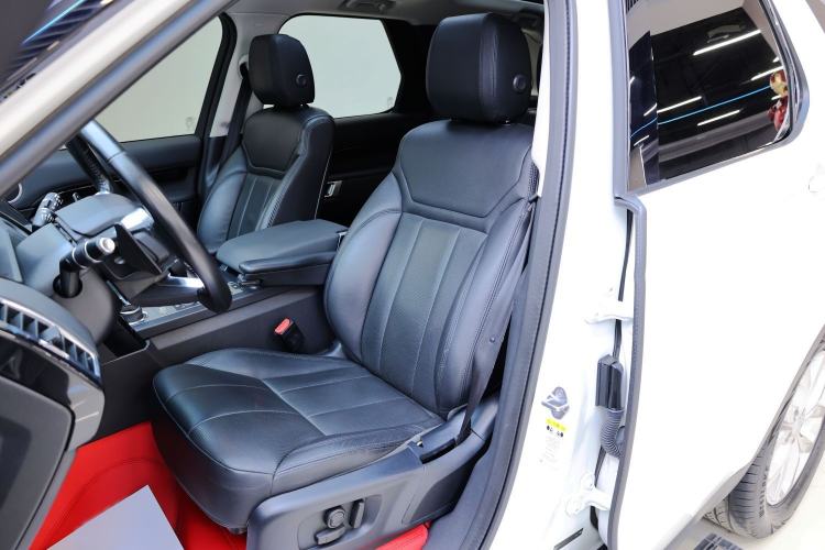 Used Land Rover Discovery 2019 3.0 SC V6 SE Interior 7