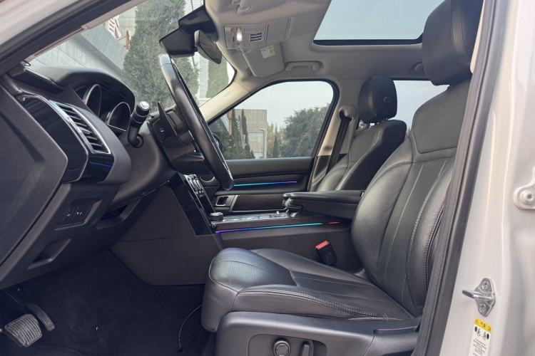 Used Land Rover Discovery 2019 3.0 SC V6 SE Interior 8