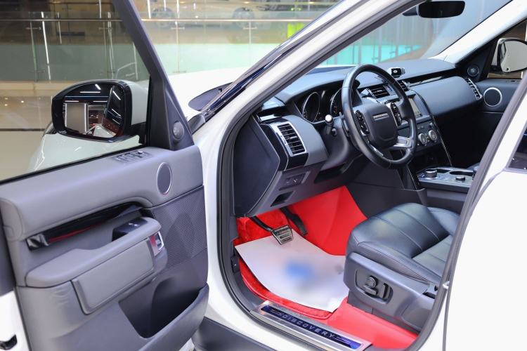 Used Land Rover Discovery 2019 3.0 SC V6 SE Interior 8