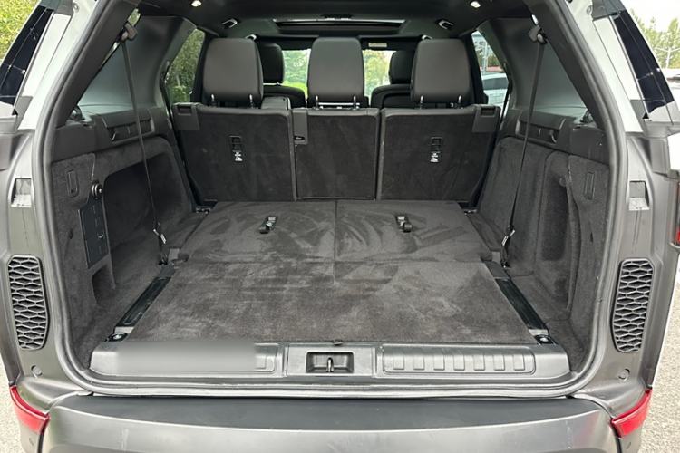 Used Land Rover Discovery 2019 3.0 SC V6 SE Interior 8