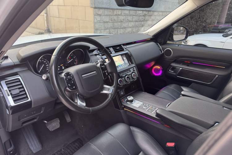 Used Land Rover Discovery 2019 3.0 SC V6 SE Interior 9