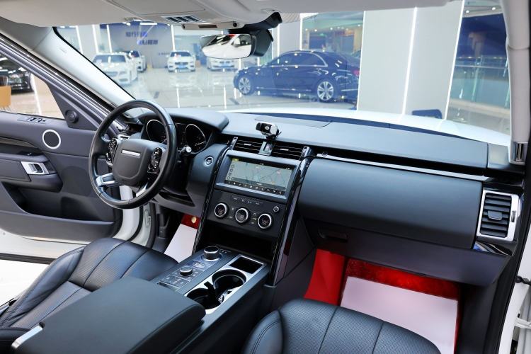Used Land Rover Discovery 2019 3.0 SC V6 SE Interior 9